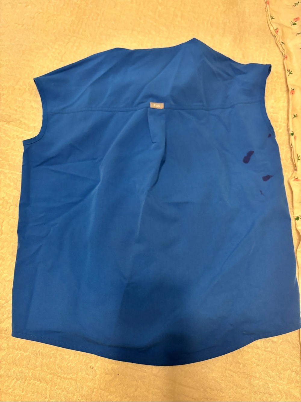 FIGS Rafaela Scrub Top - Picture 2 of 3